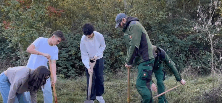 Unsere Schule nimmt die Baumpflanz-Challenge an! Unsere Schule nimmt die Baumpflanz-Challenge an!