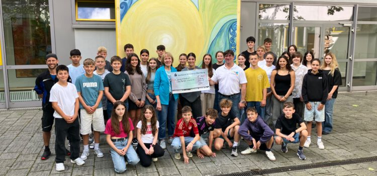 Spendenübergabe der SMV an die „Aktion Regenbogen“- Kinderkrebshilfe in Würzburg