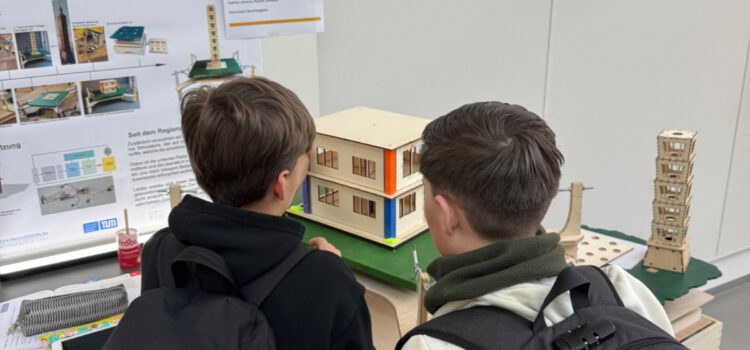 7a zu Besuch bei „Jugend forscht“ 7a zu Besuch bei „Jugend forscht“